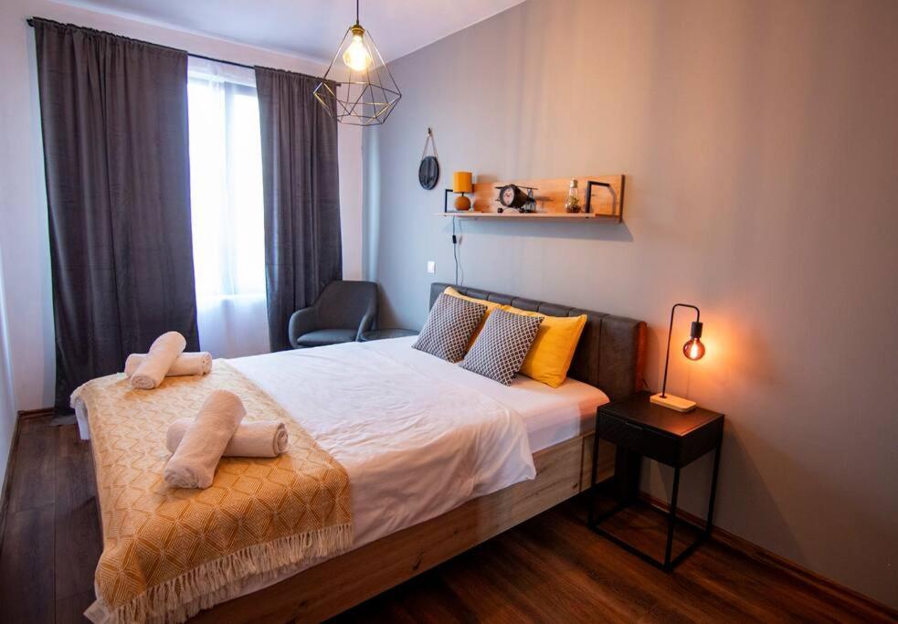 аpartment With Free Parking Daire *